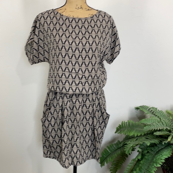 Adorable Patterned Dress - Picture 2 of 10